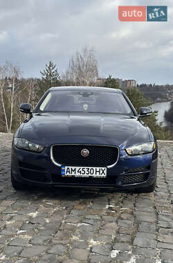 Седан Jaguar XE 2016 в 