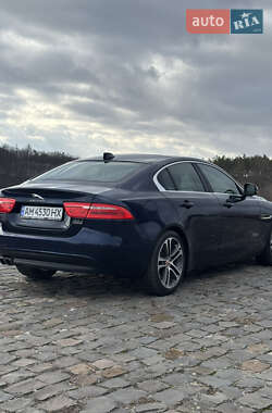 Седан Jaguar XE 2016 в 