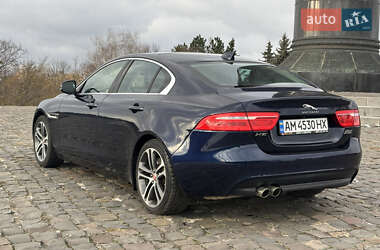 Седан Jaguar XE 2016 в 