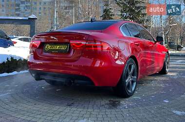 Седан Jaguar XE 2018 в Львові