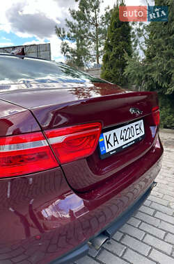 Седан Jaguar XE 2016 в Львові