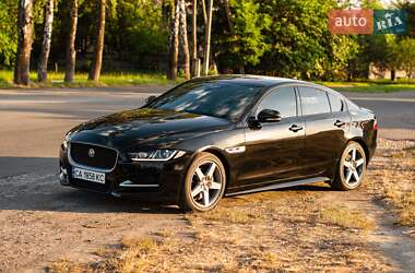 Седан Jaguar XE 2015 в 