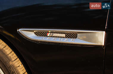 Седан Jaguar XE 2015 в 
