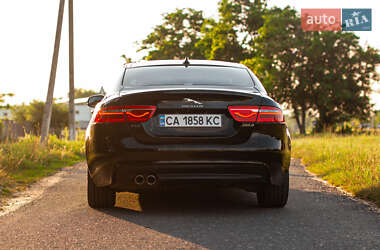 Седан Jaguar XE 2015 в 
