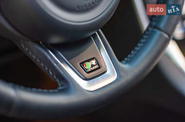 Седан Jaguar XE 2015 в 