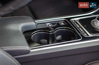Седан Jaguar XE 2015 в 