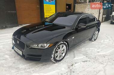 Седан Jaguar XE 2017 в Чернігові