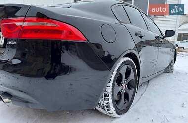 Седан Jaguar XE 2016 в 