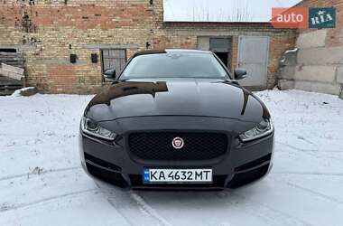 Седан Jaguar XE 2016 в 