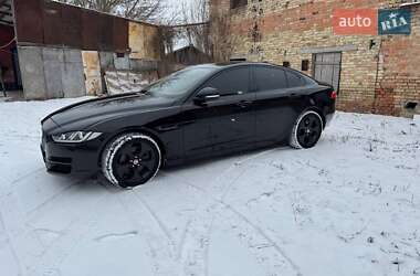 Седан Jaguar XE 2016 в 