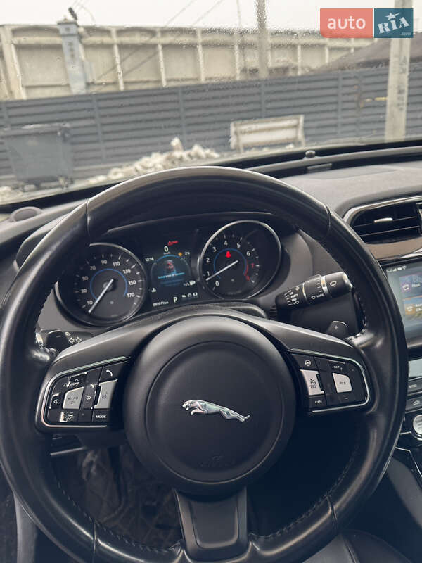 Седан Jaguar XE 2017 в Киеве