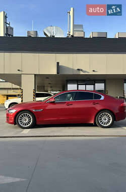 Седан Jaguar XE 2015 в 