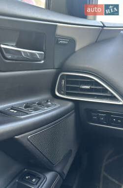 Седан Jaguar XE 2015 в 