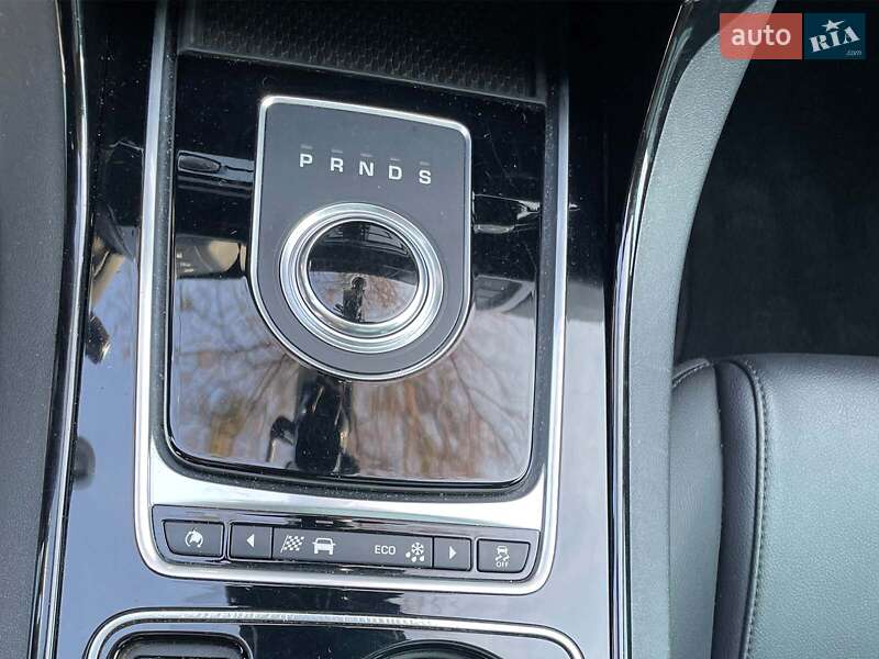 Седан Jaguar XE 2016 в Киеве