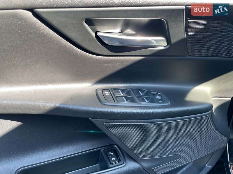 Седан Jaguar XE 2016 в Киеве