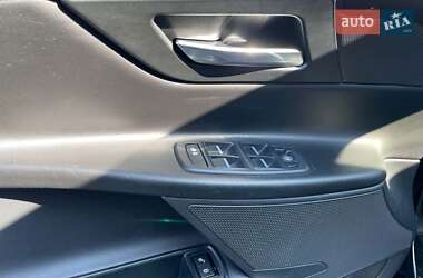 Седан Jaguar XE 2016 в 