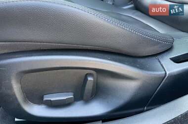 Седан Jaguar XE 2016 в 