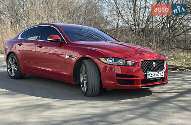 Седан Jaguar XE 2016 в 