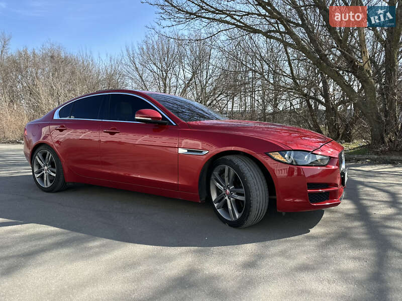 Седан Jaguar XE 2016 в Днепре
