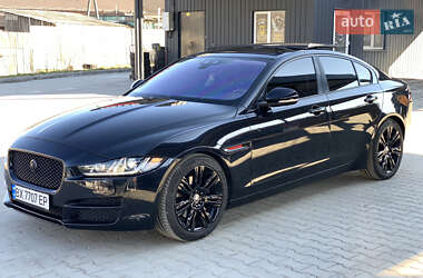 Седан Jaguar XE 2016 в 