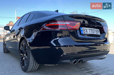 Седан Jaguar XE 2016 в 