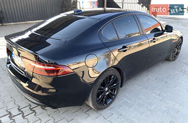Седан Jaguar XE 2016 в 