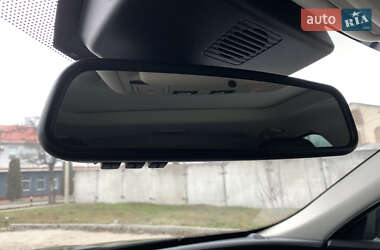 Седан Jaguar XE 2016 в 