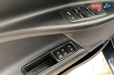 Седан Jaguar XE 2016 в 
