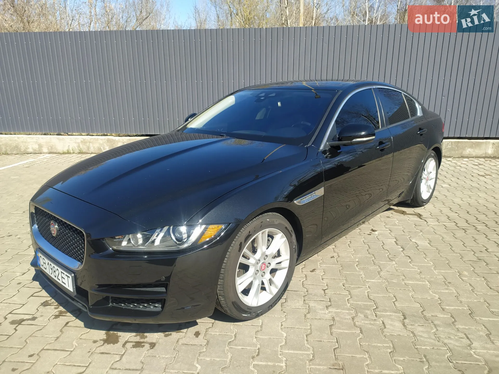 2017 Jaguar XE - мініатюра 2