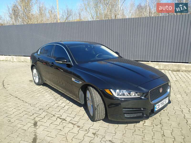 Седан Jaguar XE 2017 в 