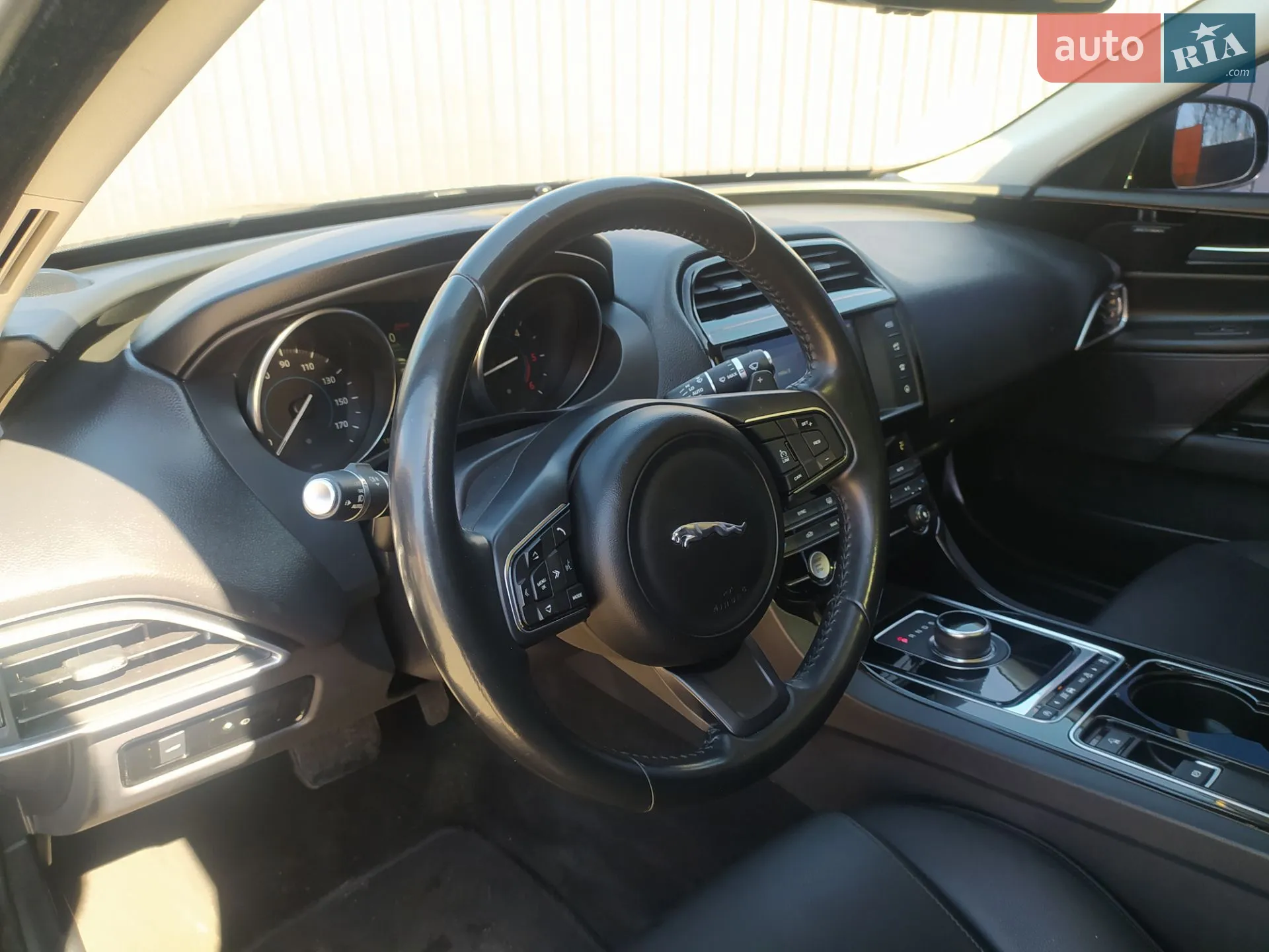 2017 Jaguar XE - мініатюра 12