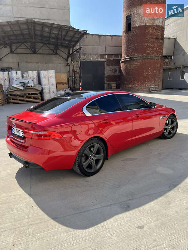 Седан Jaguar XE 2018 в Львове