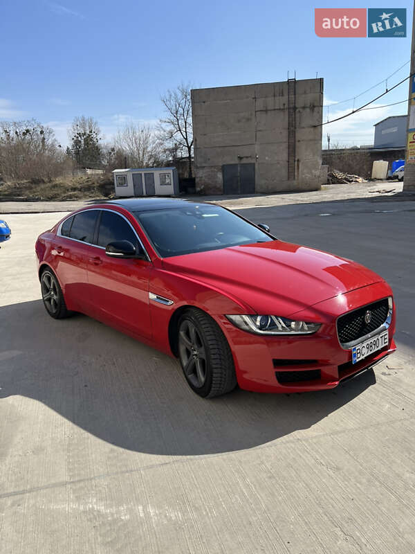 Седан Jaguar XE 2018 в Львове