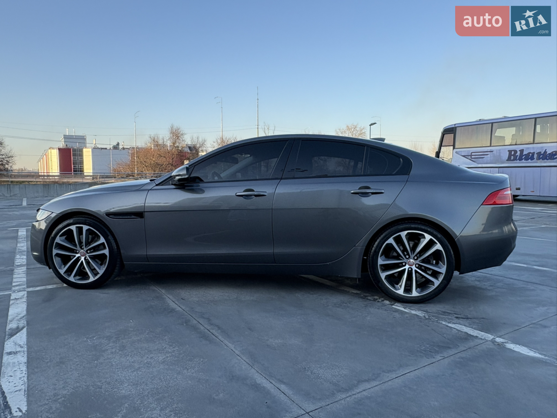 2016 Jaguar XE - мініатюра 2