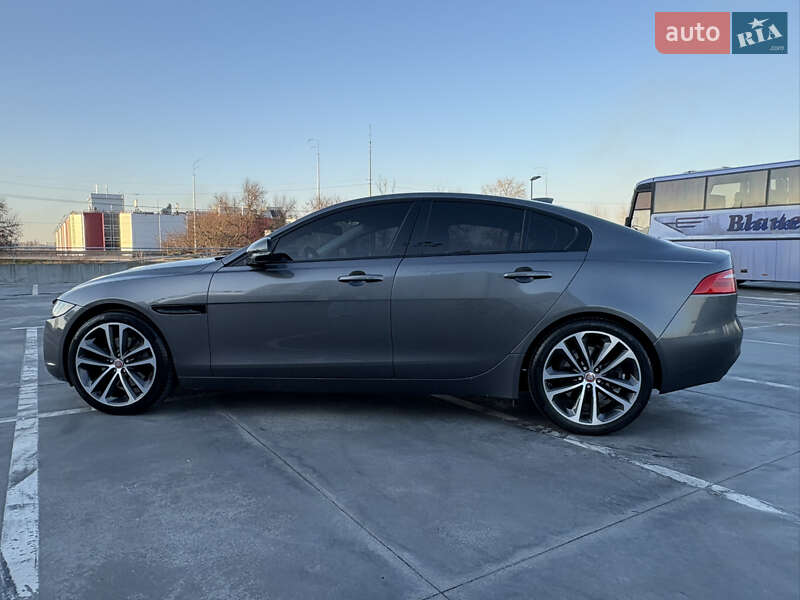 Седан Jaguar XE 2016 в Киеве
