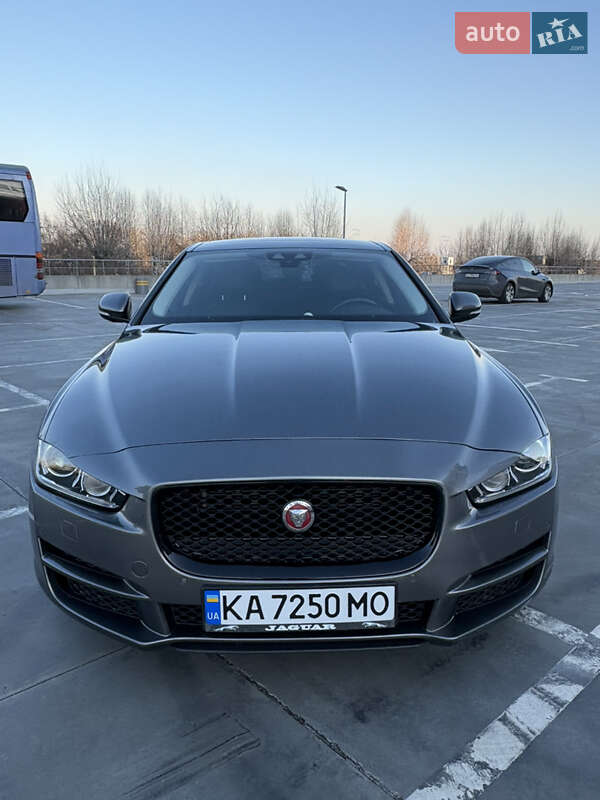 Седан Jaguar XE 2016 в Киеве