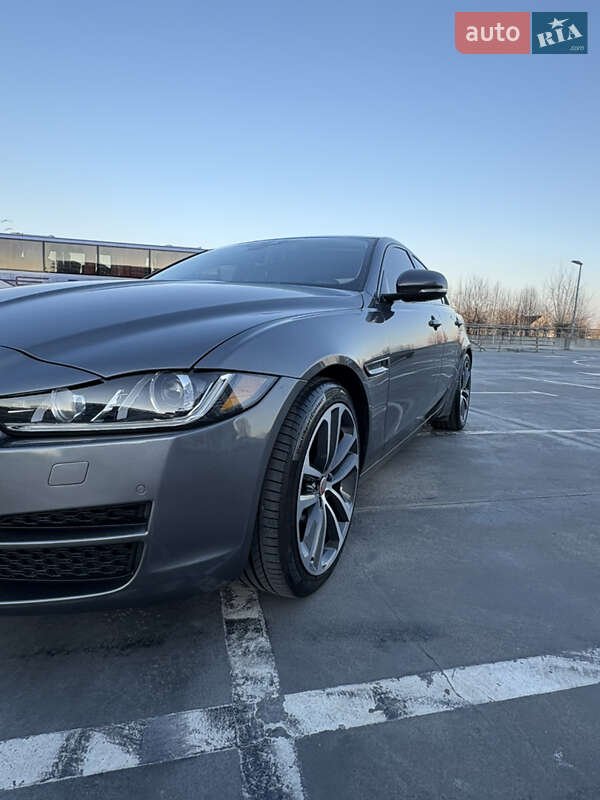 Седан Jaguar XE 2016 в Киеве