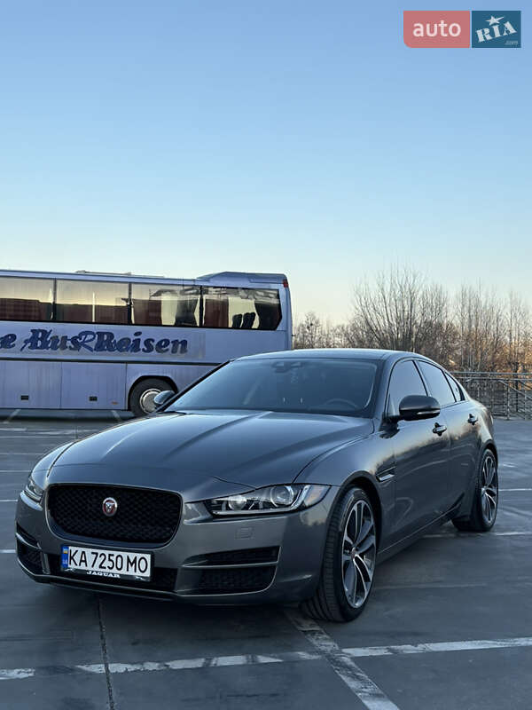 Седан Jaguar XE 2016 в Киеве