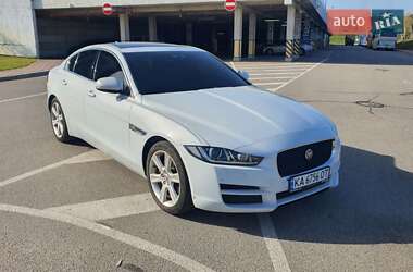 Седан Jaguar XE 2015 в 