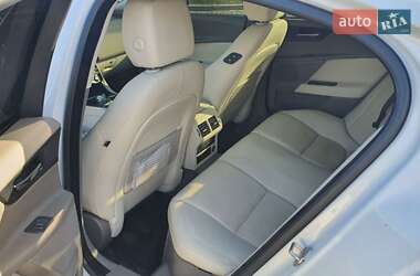 Седан Jaguar XE 2015 в 