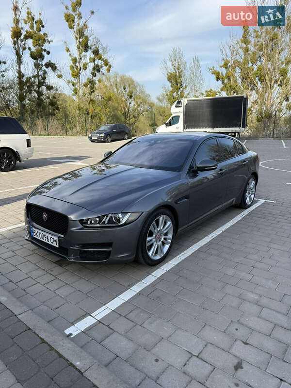 Jaguar XE 2018