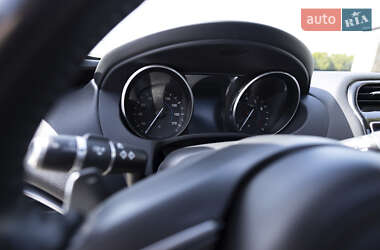 Седан Jaguar XE 2016 в 