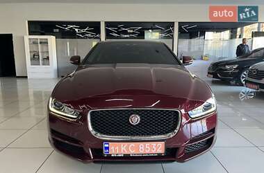 Седан Jaguar XE 2016 в 