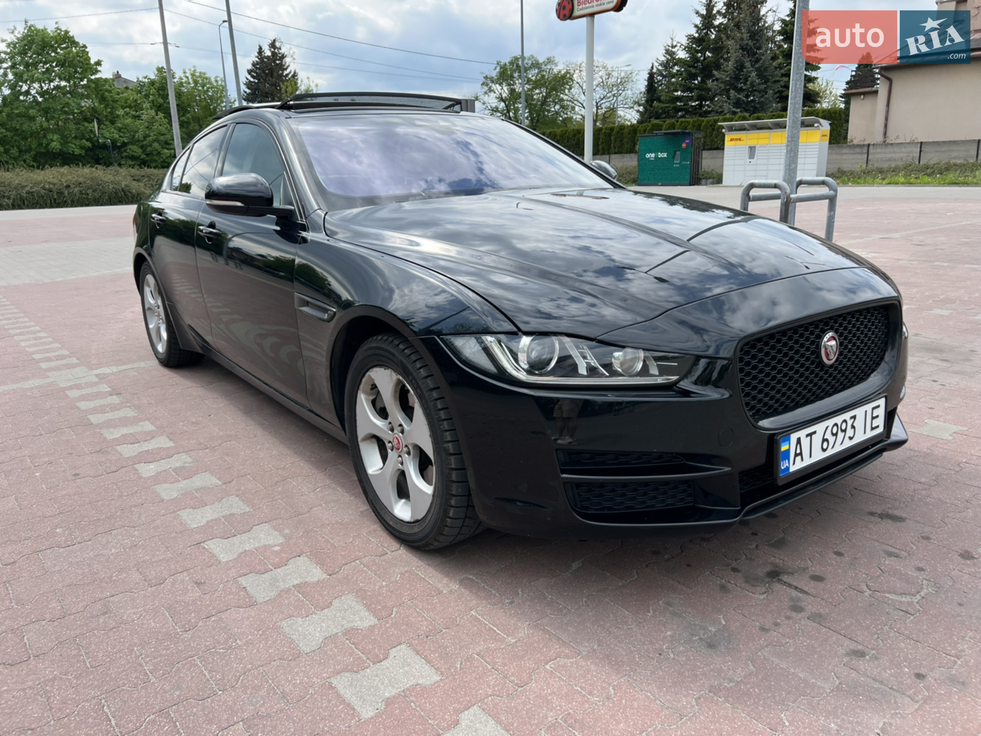 2017 Jaguar XE - мініатюра 14