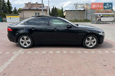Седан Jaguar XE 2017 в 