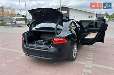 Седан Jaguar XE 2017 в 