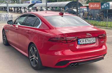 Седан Jaguar XE 2019 в 