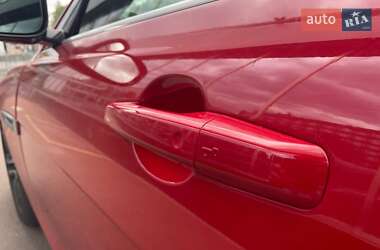 Седан Jaguar XE 2019 в 