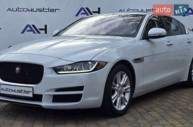 Седан Jaguar XE 2018 в 