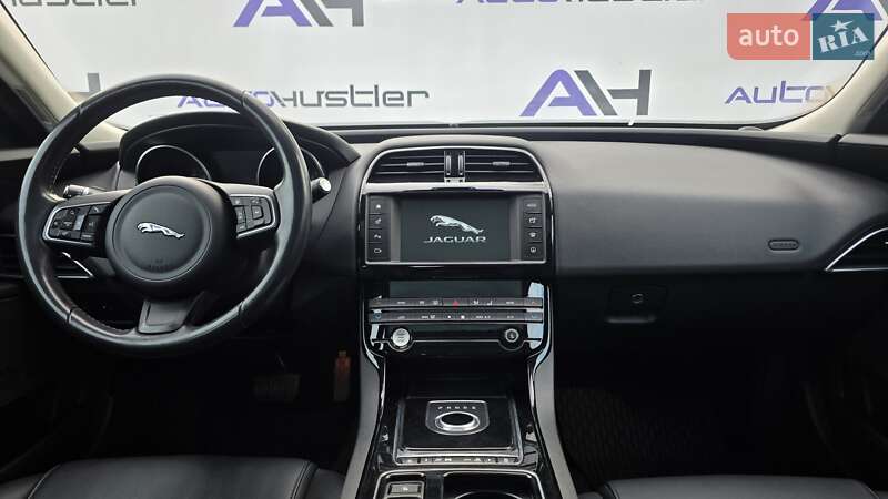 Седан Jaguar XE 2018 в Киеве